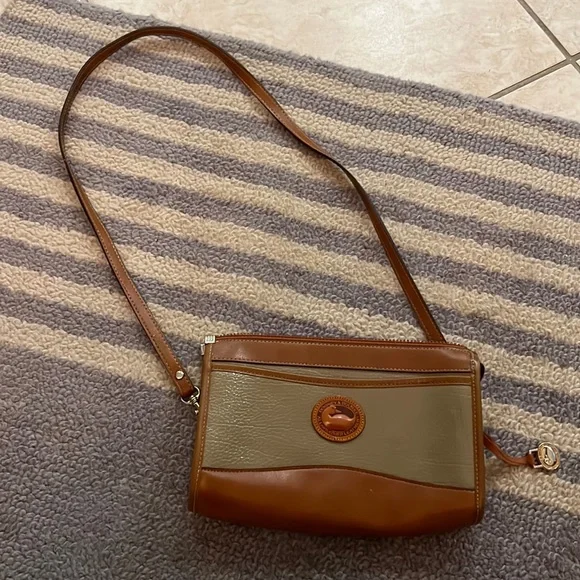 Dooney & Bourke cross body purse - Picture 1 of 10